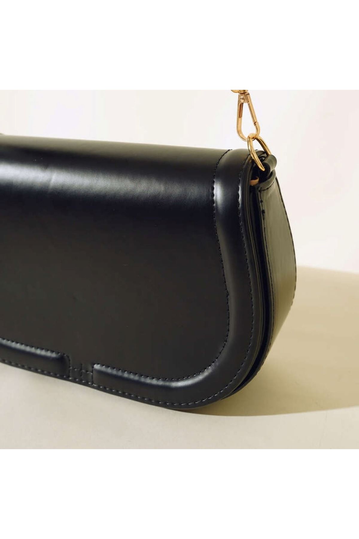 Siyah Askılı Omuz Çantası
