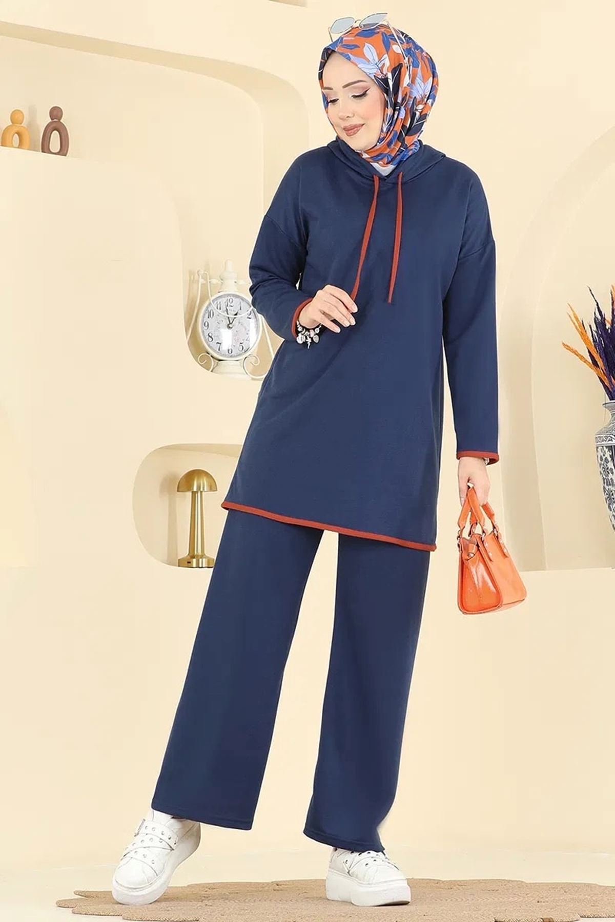 Kapşonlu Takım - Laci