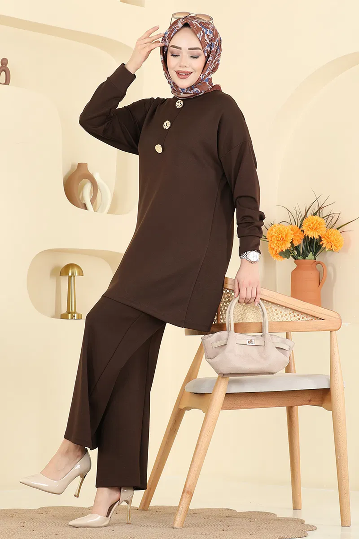 Gold Düğmeli Şık Takım Kahve