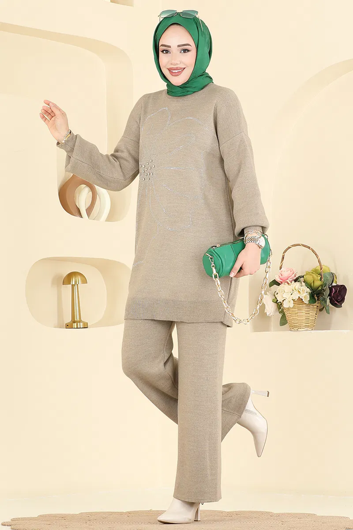 Taş Detaylı Triko Takım Bej