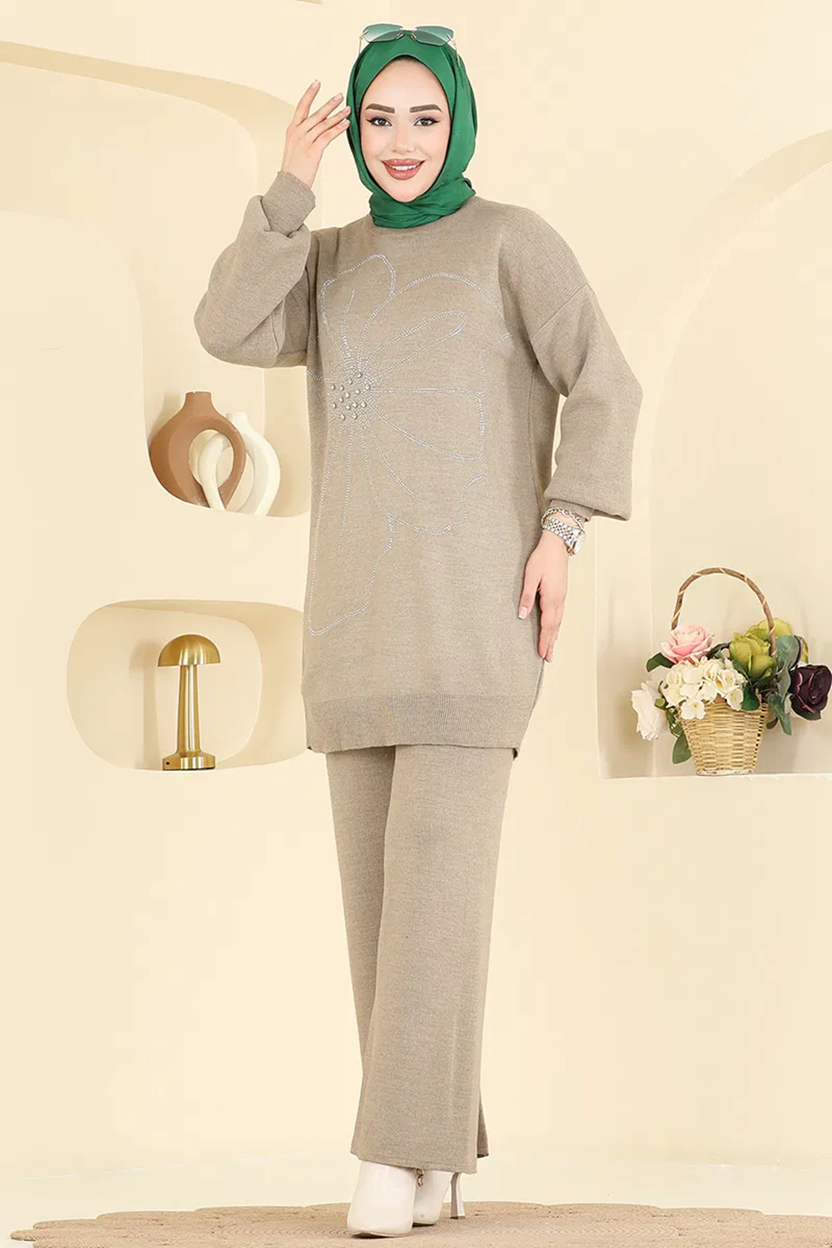 Taş Detaylı Triko Takım Bej