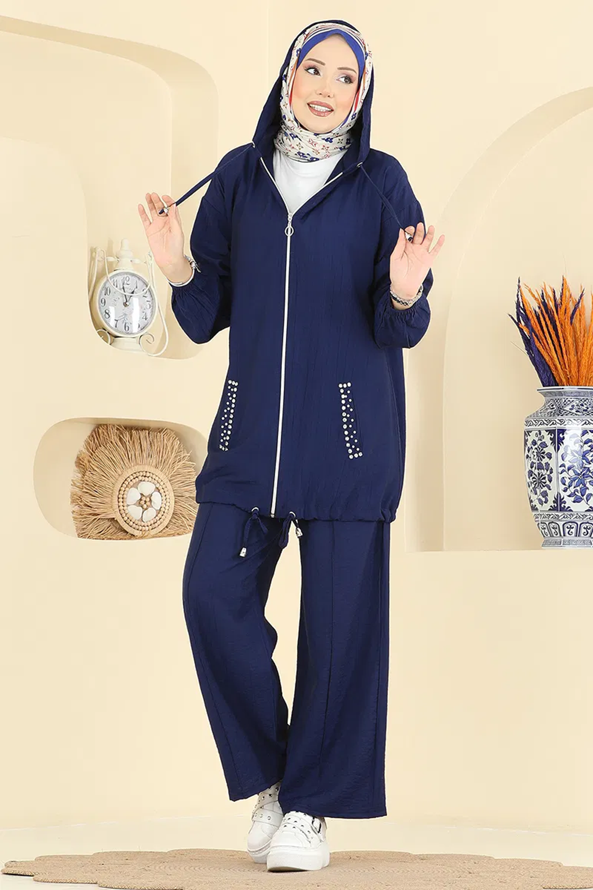 Cepleri Taş Detaylı Takım Laci