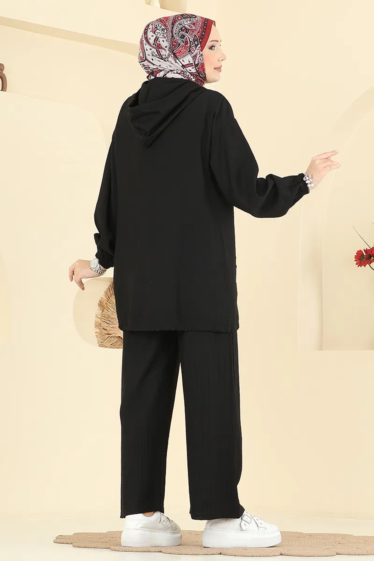 Cepleri Taş Detaylı Takım Siyah