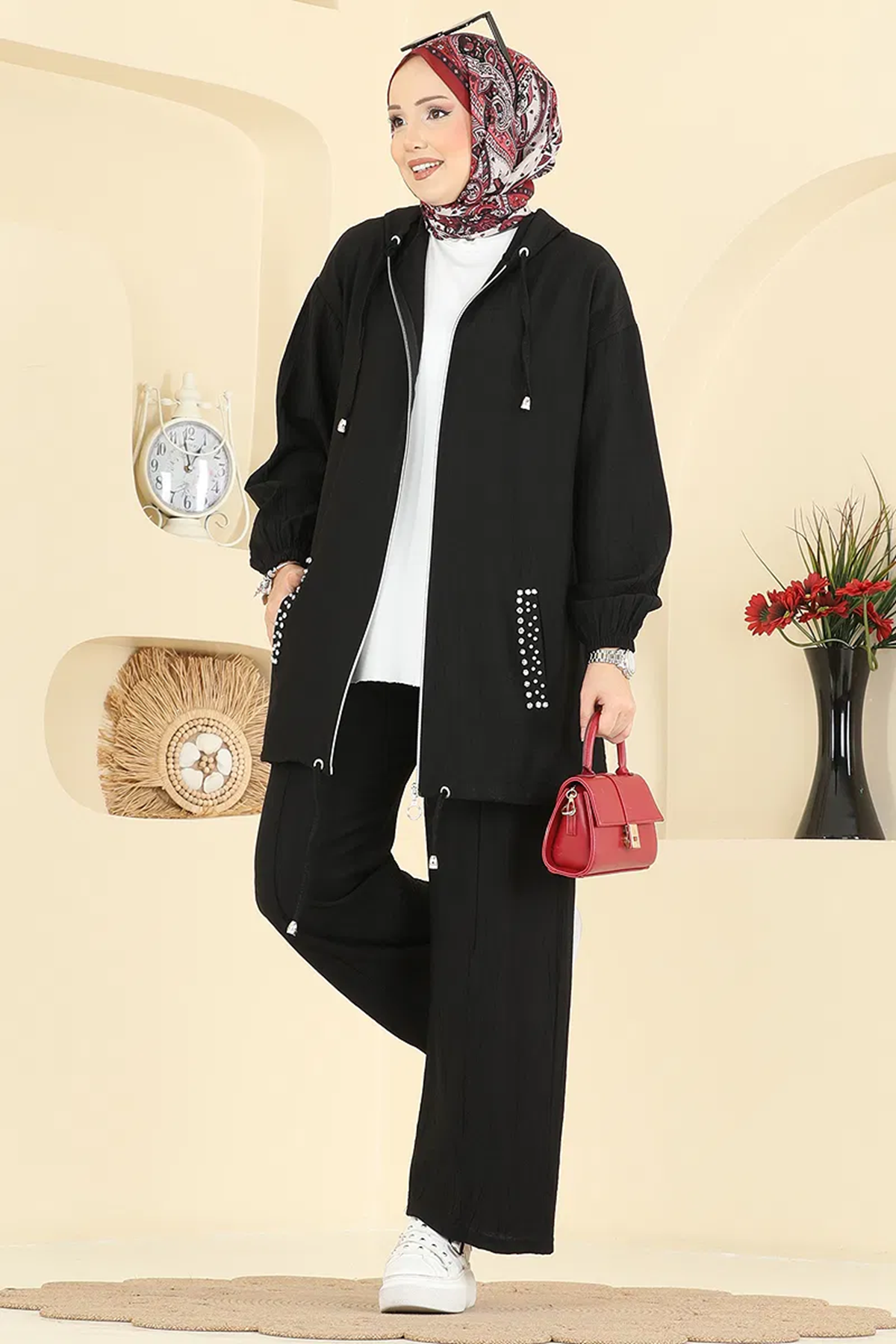 Cepleri Taş Detaylı Takım Siyah