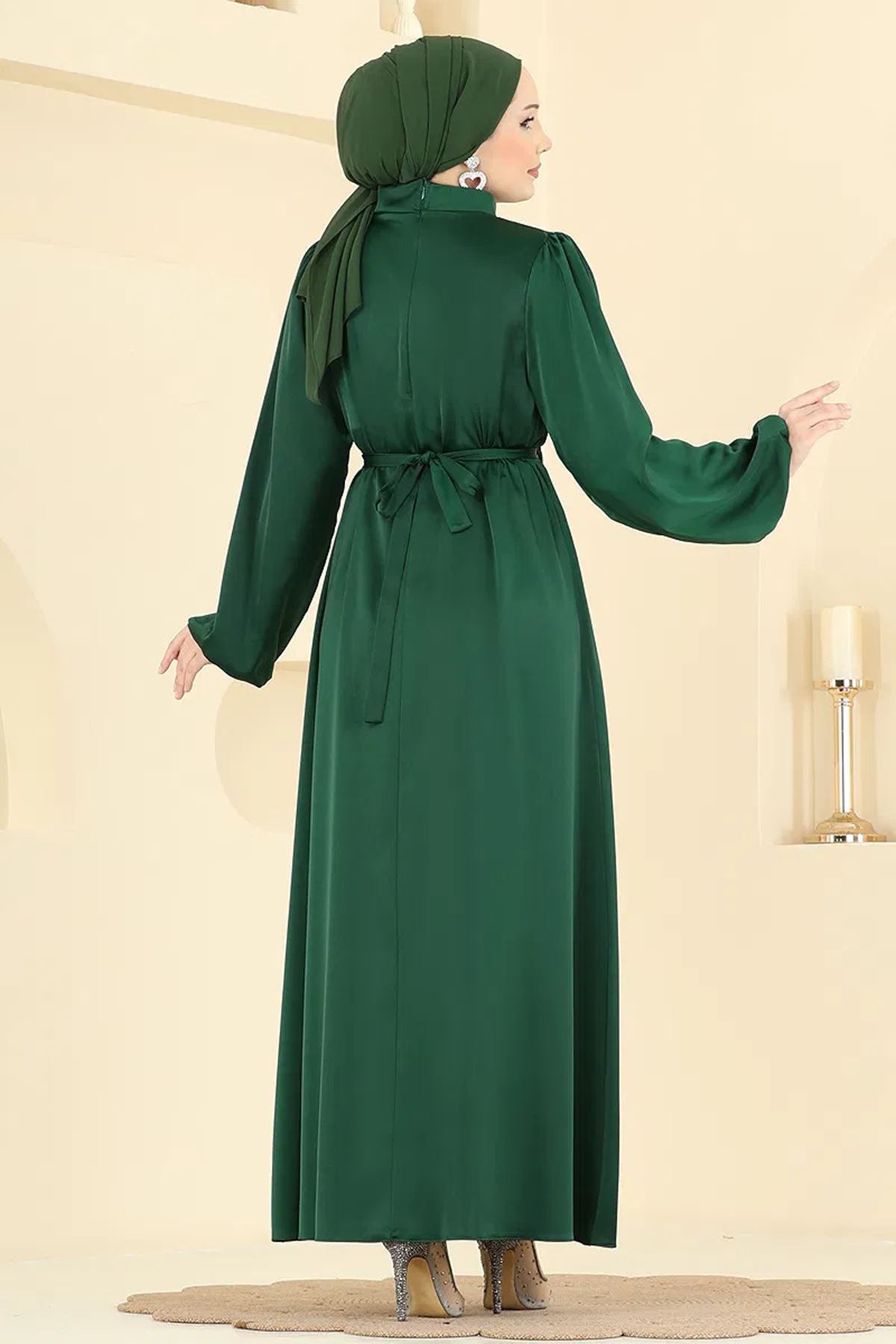 Gül Aksesuarlı Saten Abiye Zümrüt