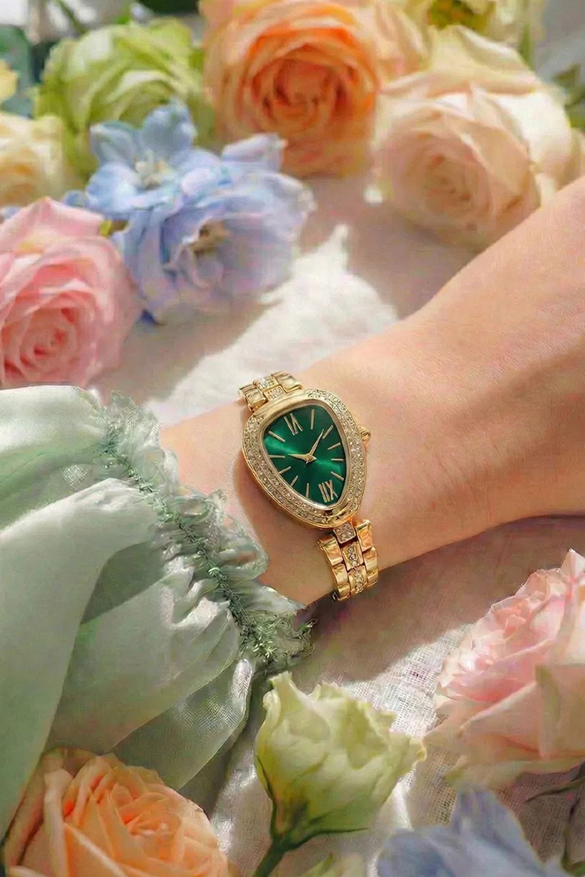 Damla Model Kadın Kol Saati Gold&Zümrüt