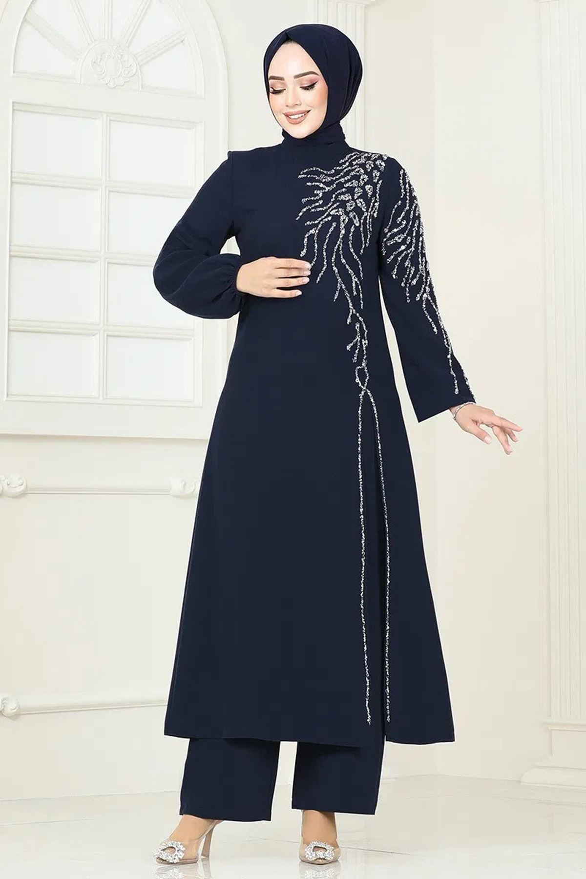 Taşlı Şık Takım Laci