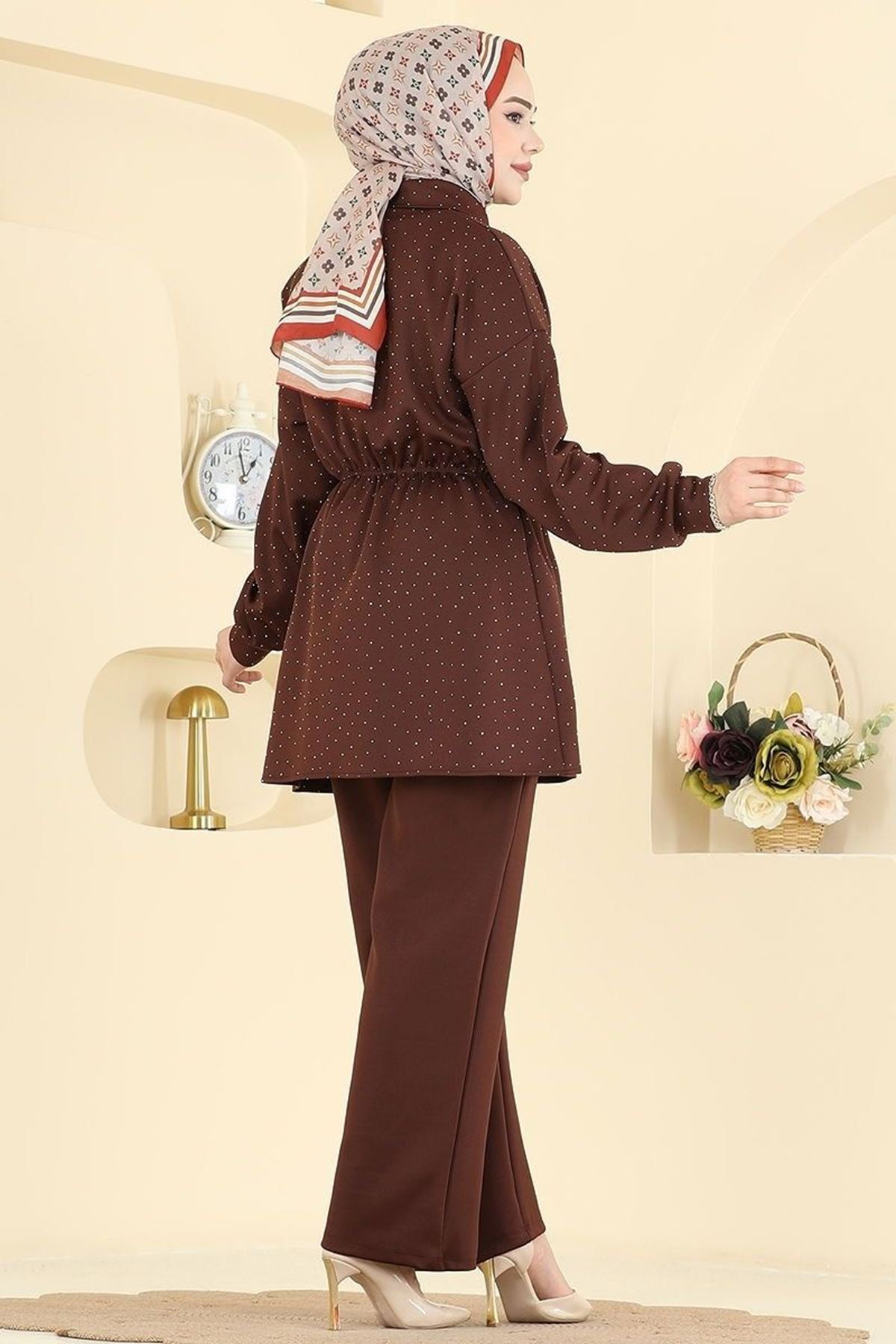 Beli Lastikli Taşlı Takım Kahve