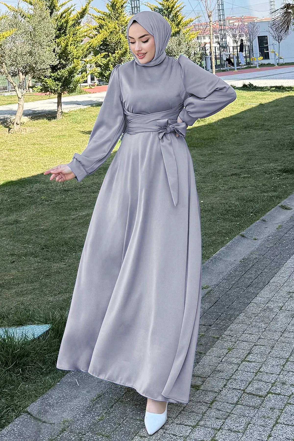 Beli Çapraz Kuşaklı Saten Abiye Gri