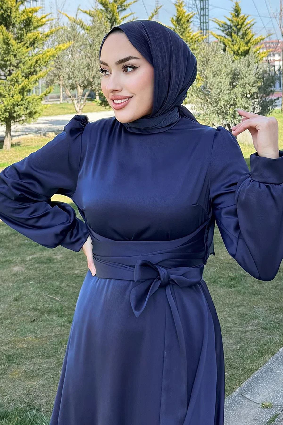 Beli Çapraz Kuşaklı Saten Abiye Laci