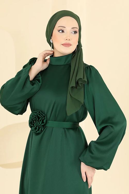 Gül Aksesuarlı Saten Abiye Zümrüt