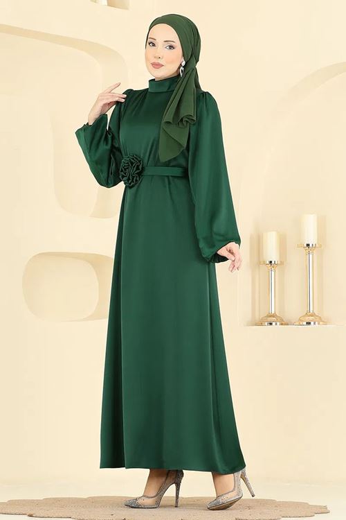 Gül Aksesuarlı Saten Abiye Zümrüt