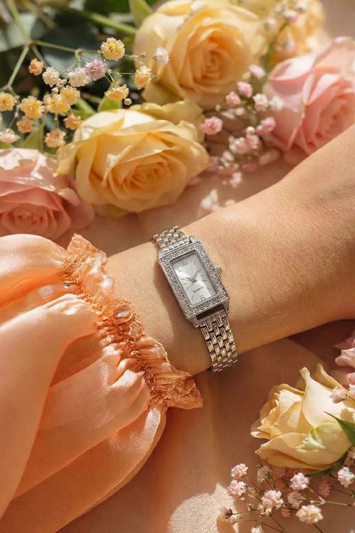 Taş Detaylı Kadın Kol Saati Gümüş