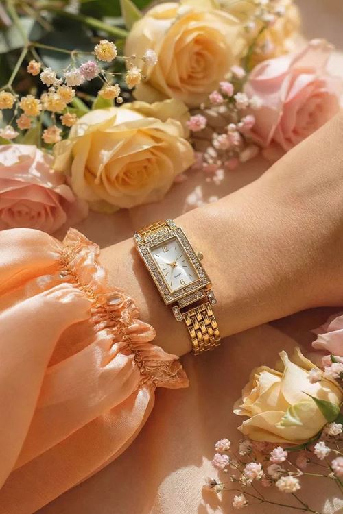 Taş Detaylı Kadın Kol Saati Gold